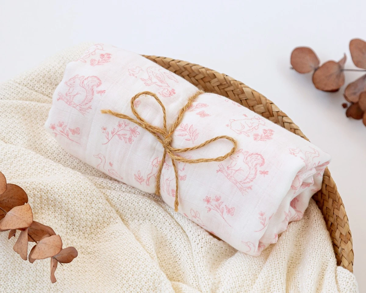muselina-con-estampado-rosa-de-animalitos-120x120cm