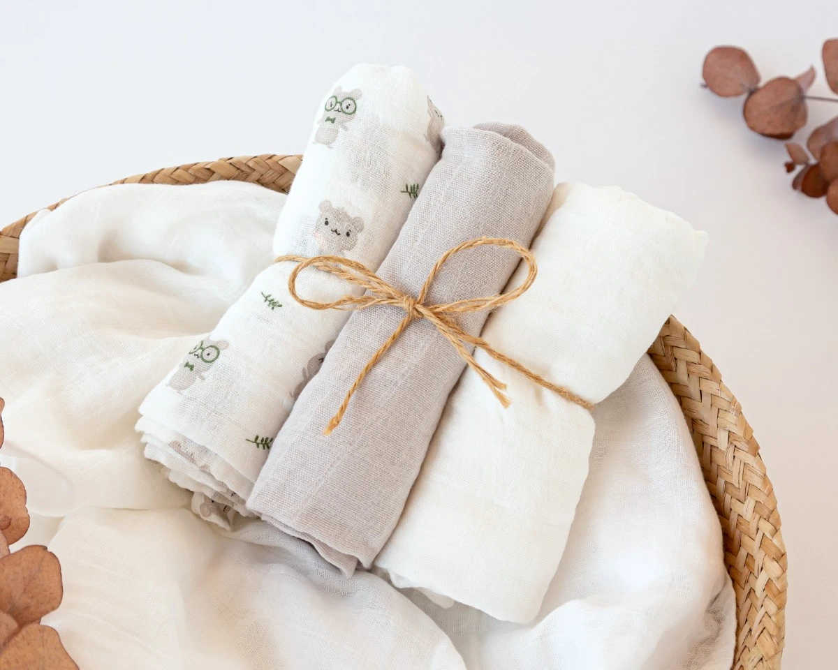 set-de-3-muselinas-gris-blanco-y-estampado-ratoncitos-70x70cm (1)
